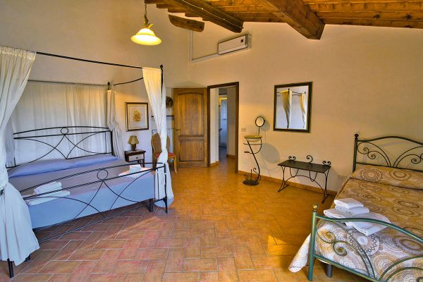 Two bedroom apartment Pelagaccio agriturismo with swimming pool in Tuscany