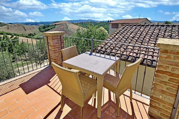Two bedroom apartment Pelagaccio agriturismo with swimming pool in Tuscany